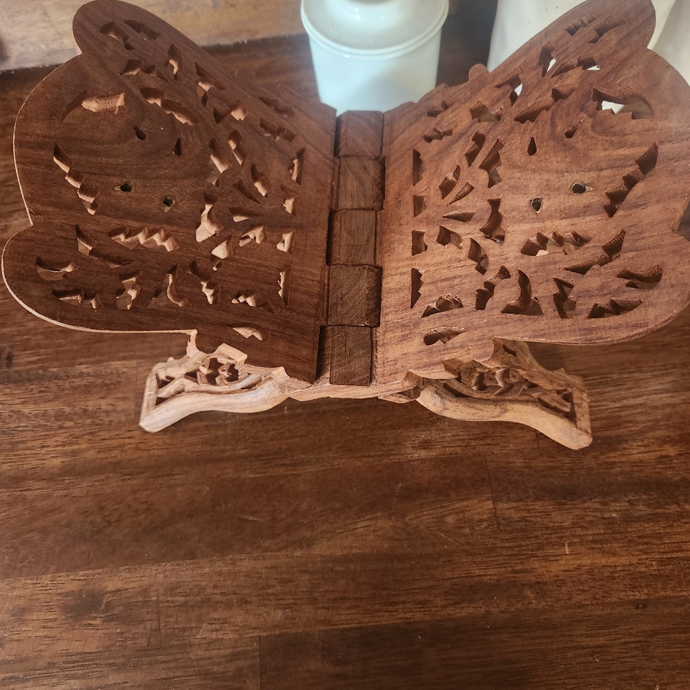 Vintage Wooden Book Stand With Leaf Design - Picture 2 of 6